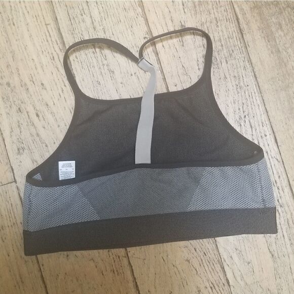 EUC Nike Dri-Fit Seamless Black Sports Bra Girls XL - Picture 3 of 3